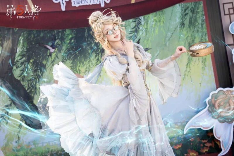 庄园角色园丁的 COSER 现场互动画面