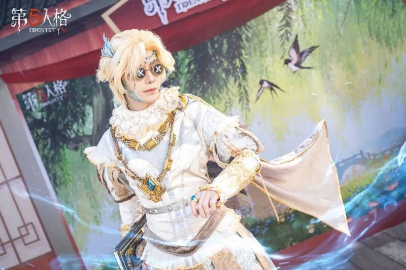 庄园角色小说家的 COSER 现场互动画面