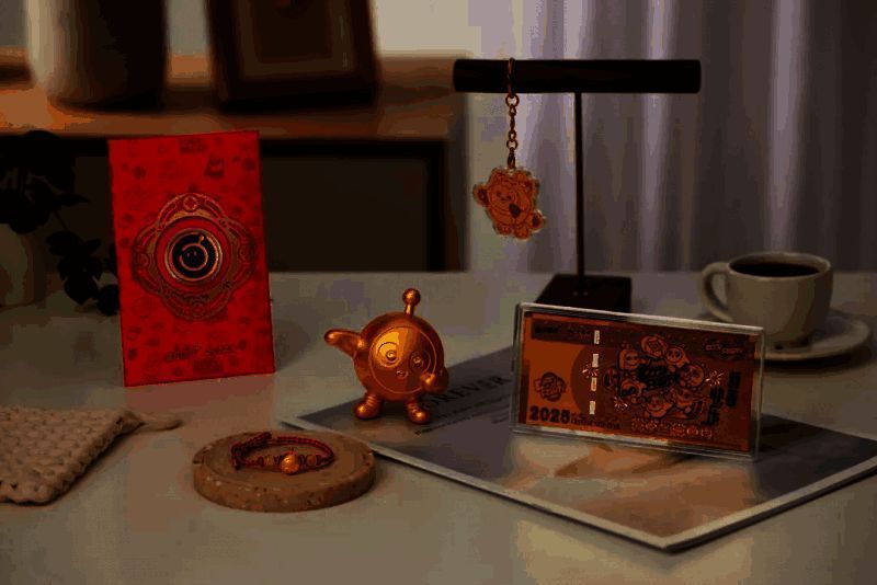 老凤祥与《蛋仔派对》联名金饰展示画面