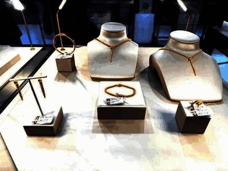 老凤祥结合春节元素的宣传画面