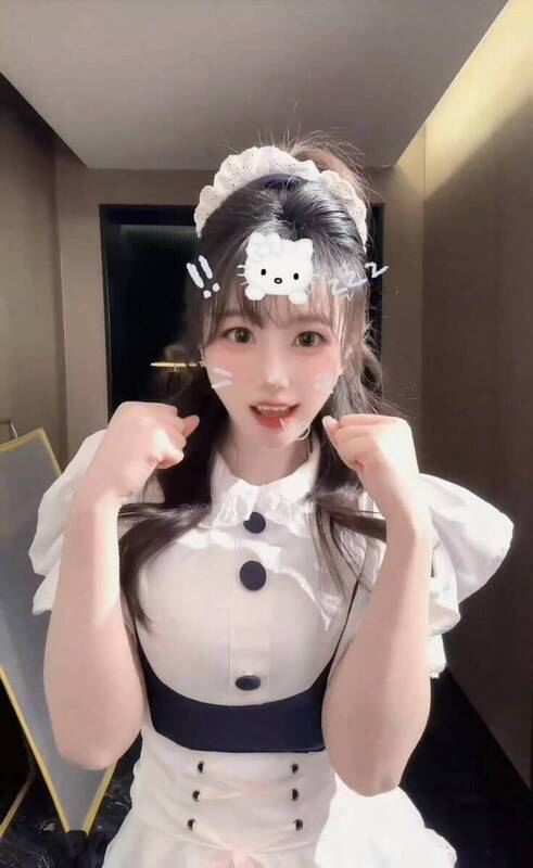 小狐狸萍萍演员穿女仆装热舞视频截图