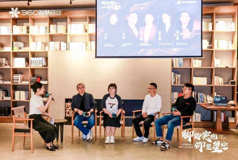 1731037086317623.jpg 圆桌论坛现场图片