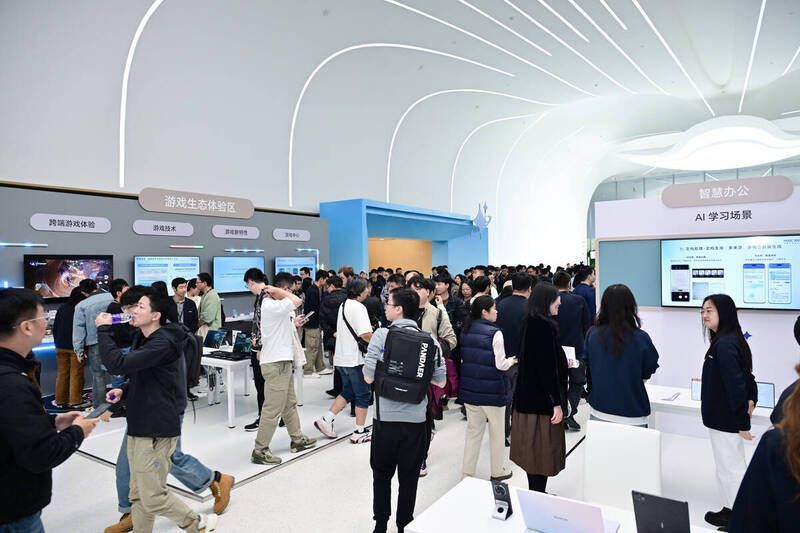 1730250408654181.jpg 游戏生态体验区现场图