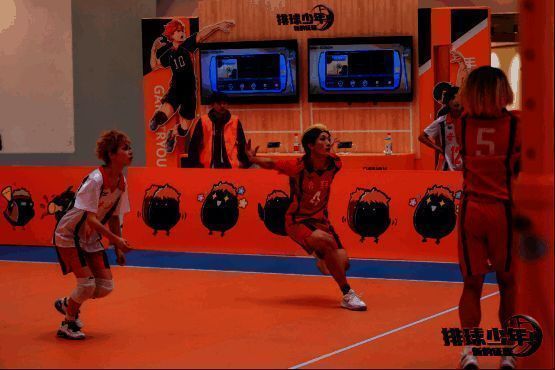 高校排协成员参与表演赛画面