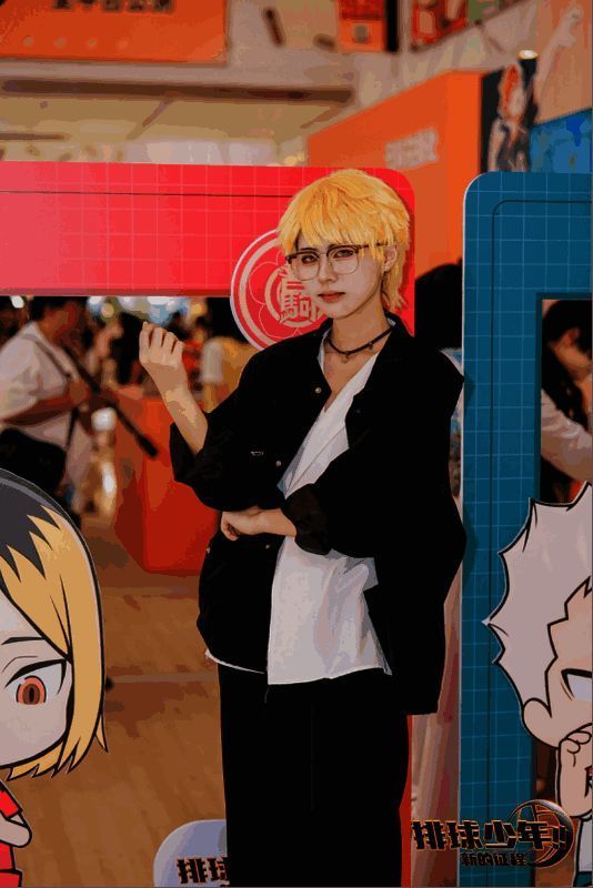 粉丝身穿cos服应援场景