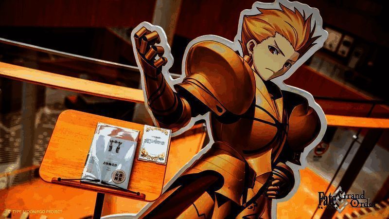 读者在展览现场领取周边图片