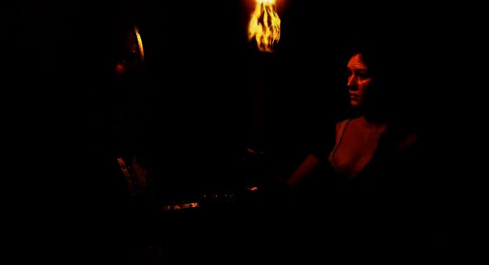 通过地下隧道逃脱相关场景