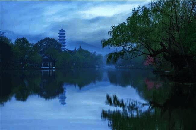 晨雾中缥缈的瘦西湖景色