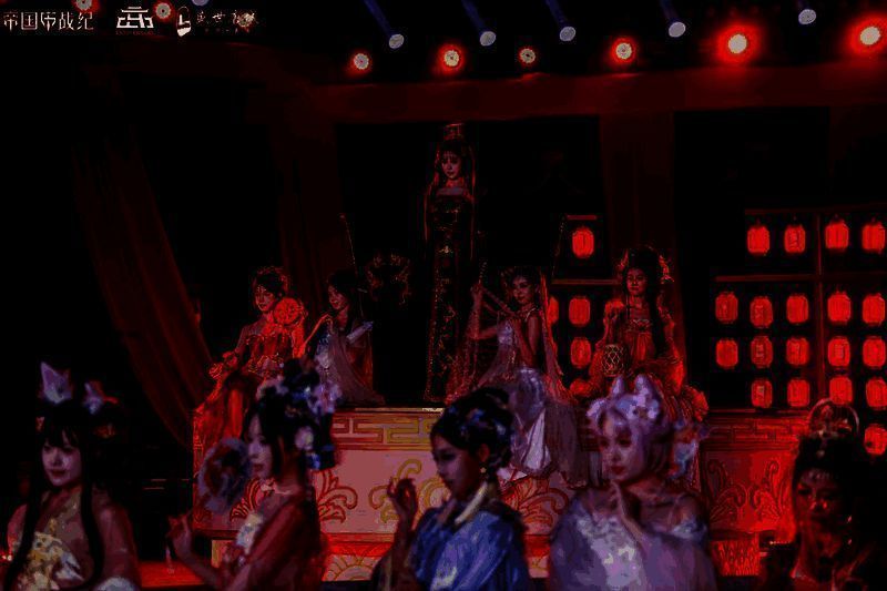 盛世唐城景区内的演出场景