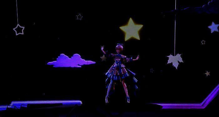 洛天依跨次元表演