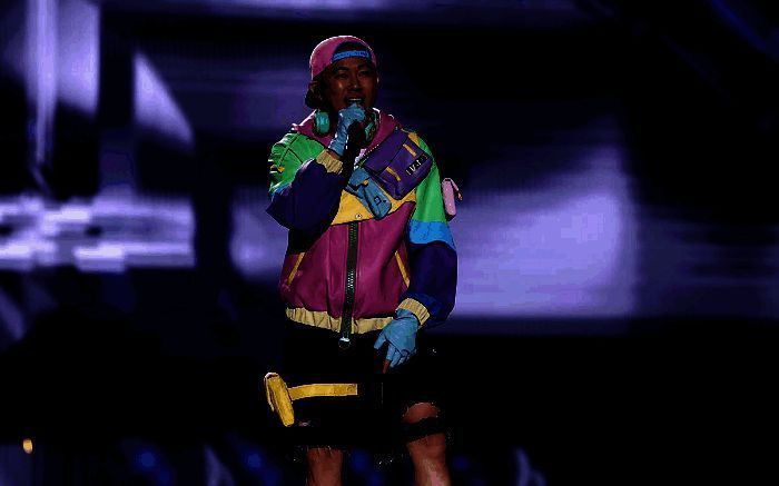 欧阳靖与豪车载具同台