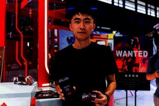 策划老师指导玩家画面