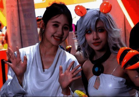 一栗小莎子在螃蟹账号展台与螃蟹娘互动