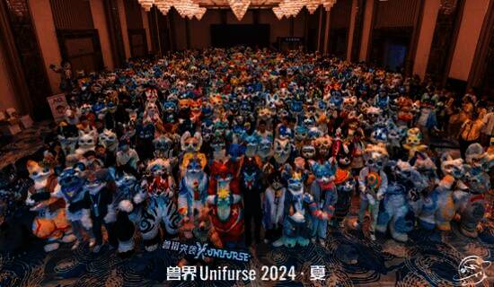 《兽猎突袭》在兽界现场大合照中处于C位