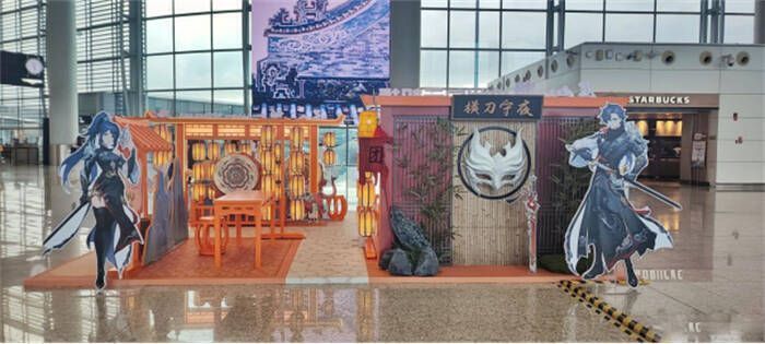 《长安幻想》仲夏盛典开启,十万人超级大服“初心”重磅上线!1822.jpg 玩家在白云机场联动展位与不良司互动画面