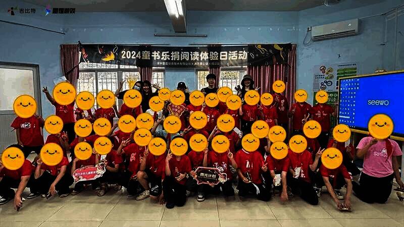 师生共同阅读画面