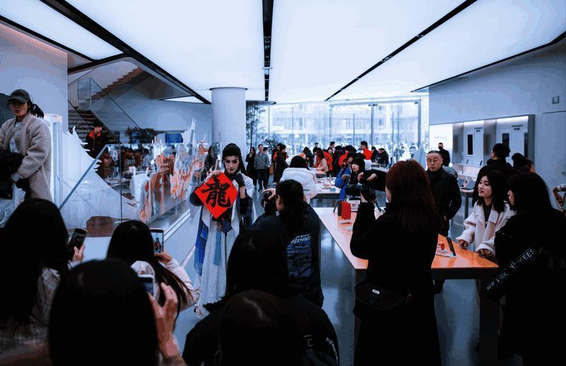 《倩女幽魂》龙年贺岁时装快闪秀活动现场