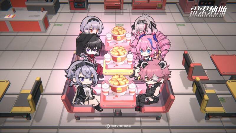 列车长和乘员在KEEP炸鸡店用餐