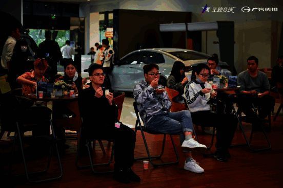 影豹与游戏元素结合画面