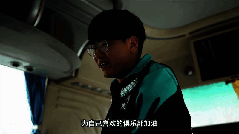 选手与粉丝交流画面