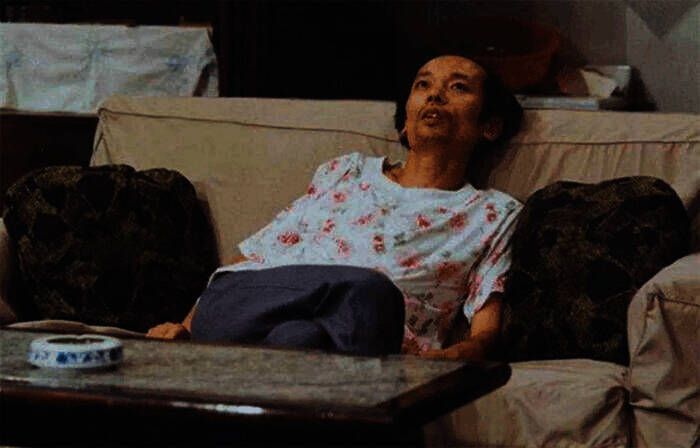 上班族下班疲惫场景图