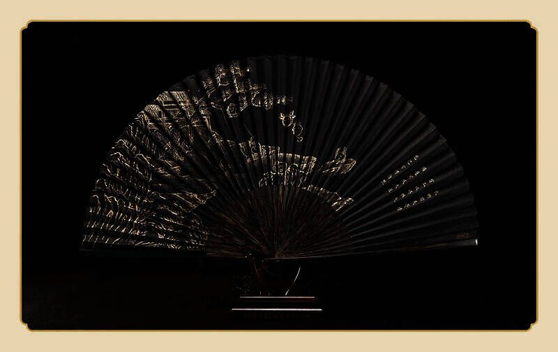 黑纸扇成品展示画面