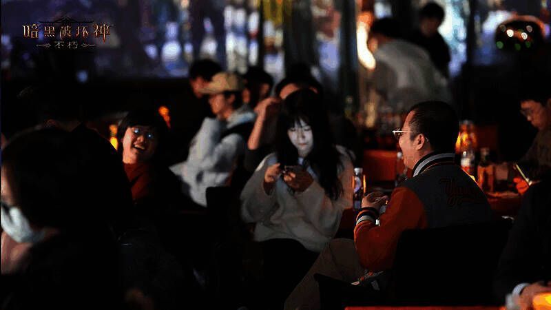 玩家线下聚会交流画面