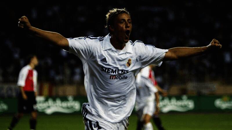 古蒂与奖杯合影图