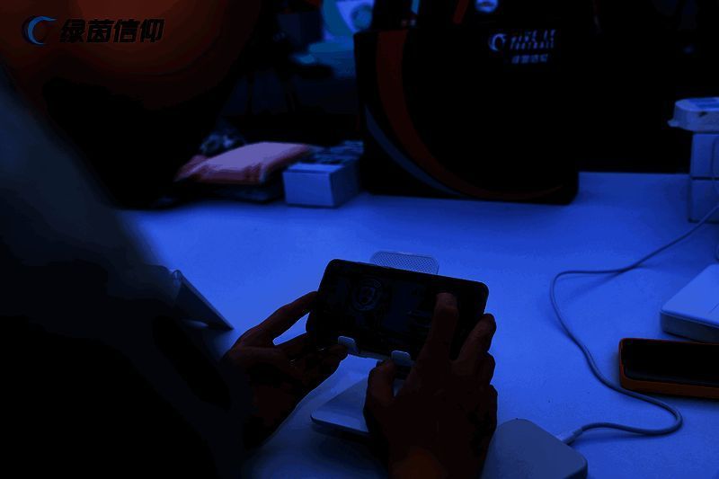 《绿茵信仰》全服电竞挑战赛现场福利活动