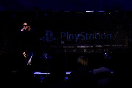 SHarK米尔艾力表演歌曲《鲨士比亚》