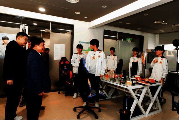 /uploadimg/xiaz/2023/1123/1700711933387.png 雅客团队参观战队基地功能区