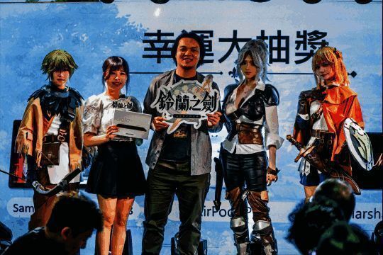 见面会现场的Coser展示