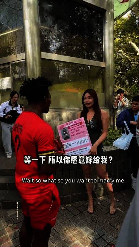 甲亢哥中国式相亲现场画面3