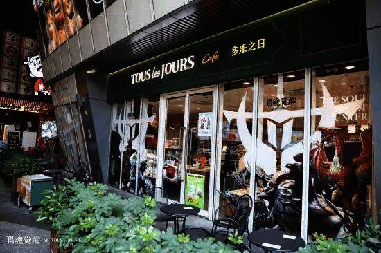 游骑兵在主题小店参与活动