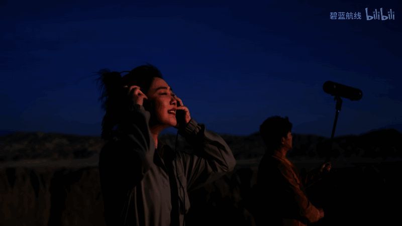 凤凰传奇在敦煌采风