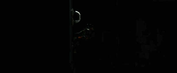 向上跳跃后向右走场景图片2