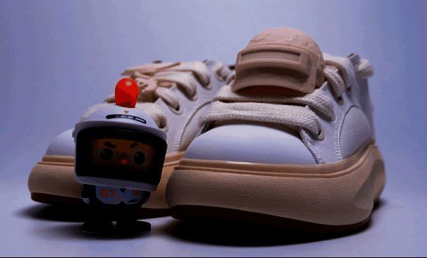 云游空投中的潮鞋配件图片