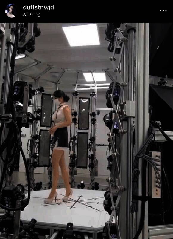 韩国Coser为《星刃》扫描时近照2