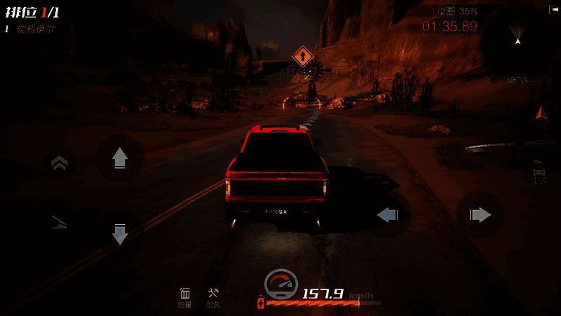 福特F - 150猛禽在沙漠行驶图