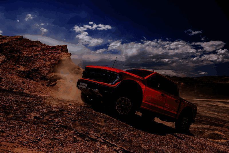 《黎明觉醒:生机》中福特F - 150猛禽相关活动宣传图