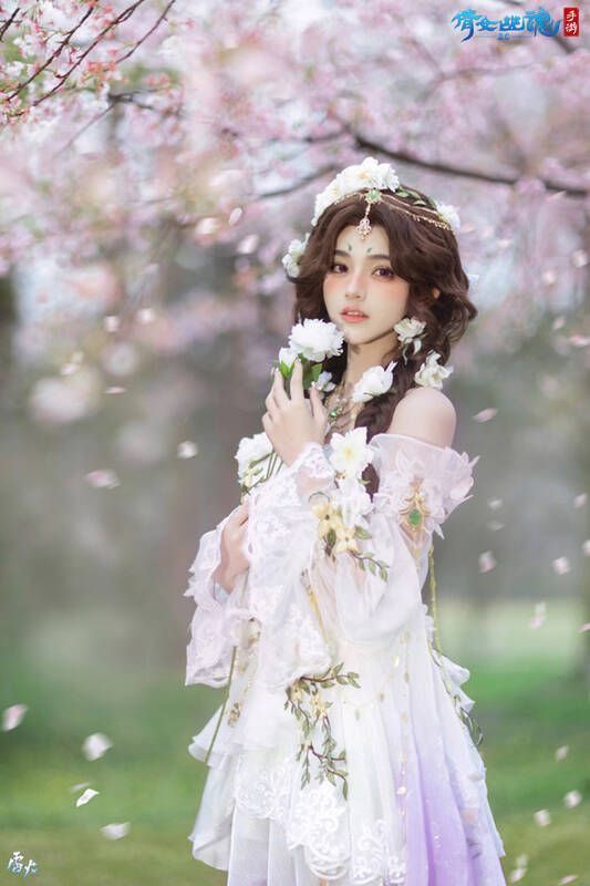 优栗鼠身着时装画面