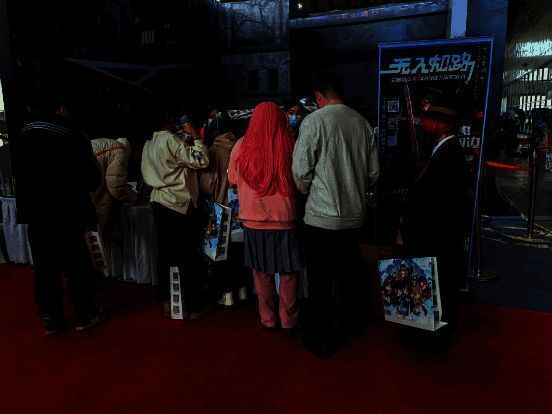 玩家与真人NPC互动