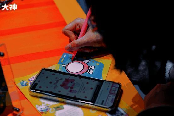 玩家进行蛋仔涂鸦创作照片