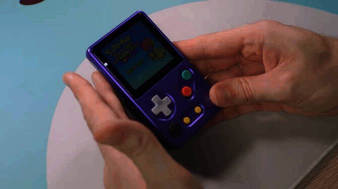 袖珍版GBC外观图