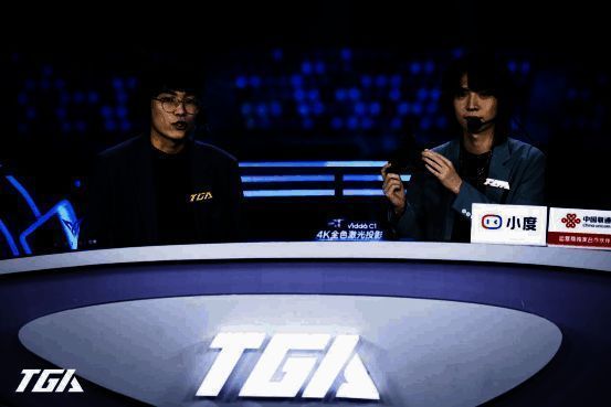 MST战队庆祝夺冠图