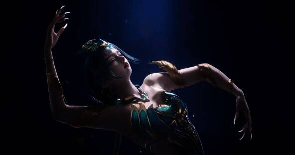 和平精英辉羽雀灵套装展示图2