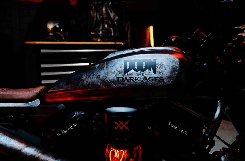 《毁灭战士：黑暗时代》联名款定制机车后部展示