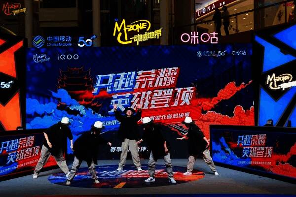 街舞舞者精彩表演画面