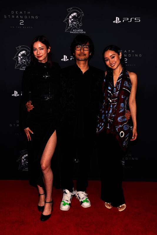 小岛秀夫与劳伦·蔡、忽那汐里在《死亡搁浅 2》首映展示会的另一张合影