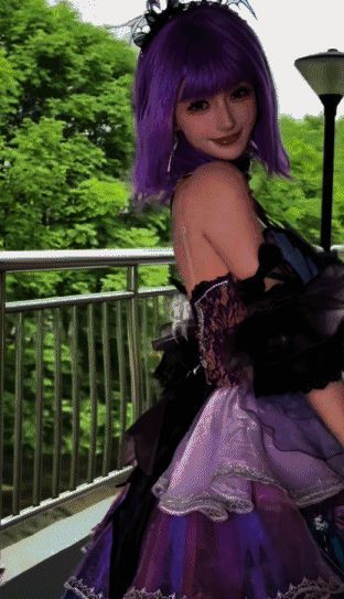 网红‘小玥玥’cos严莉莉扭头杀画面